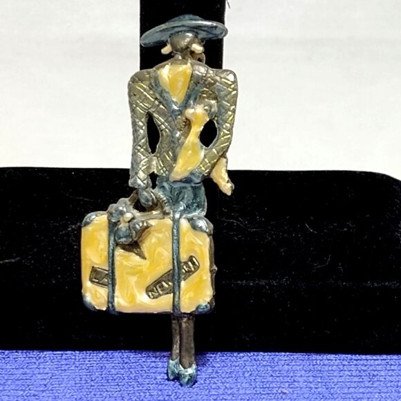 Lady Traveler Brooch Pin ONE OF A KIND Mid-Century Gold-Tone & Enamel RARE VTG - Picture 8 of 8